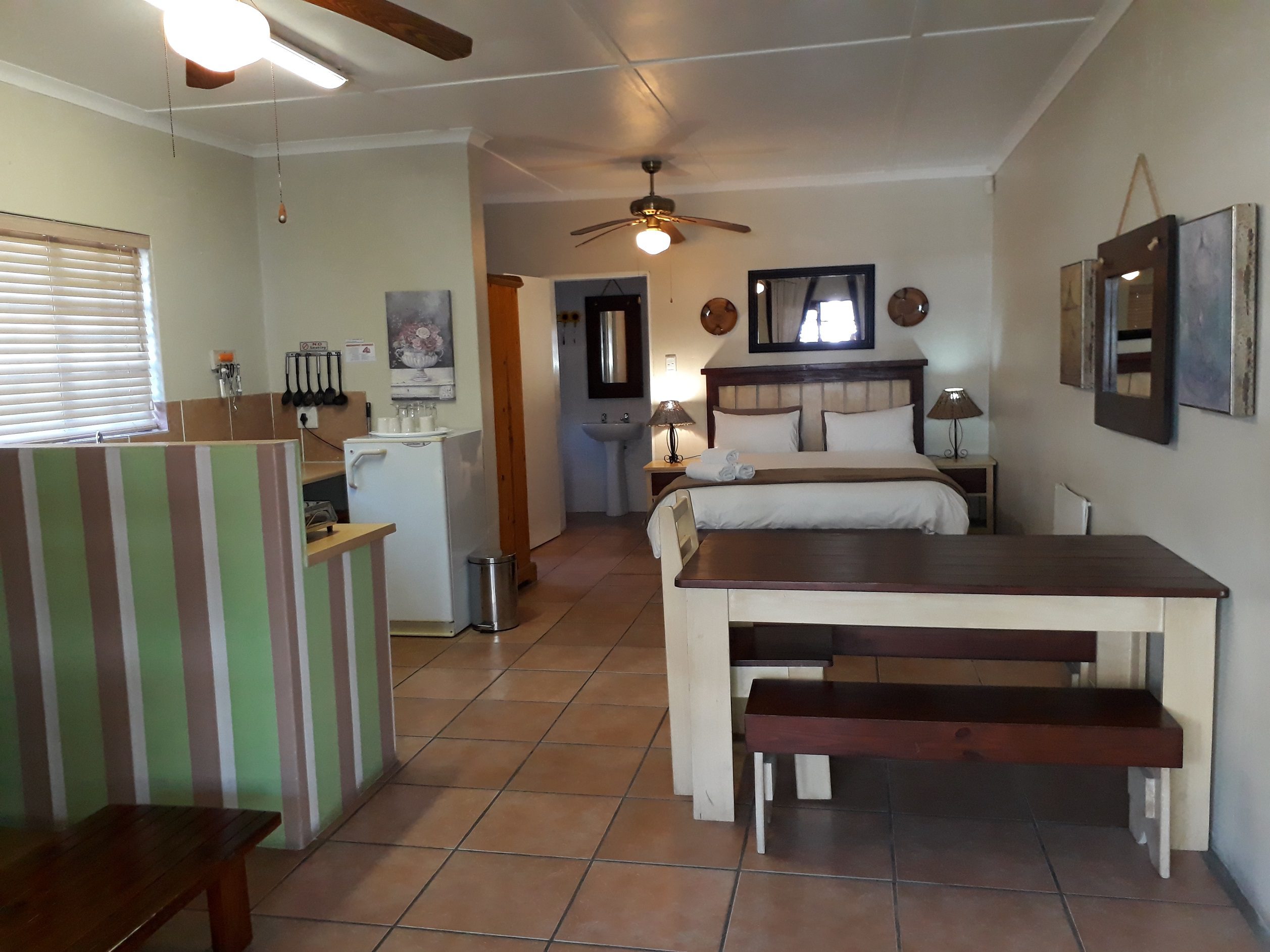 Double room Tourist Lodge Double Room Bedroom and lounge