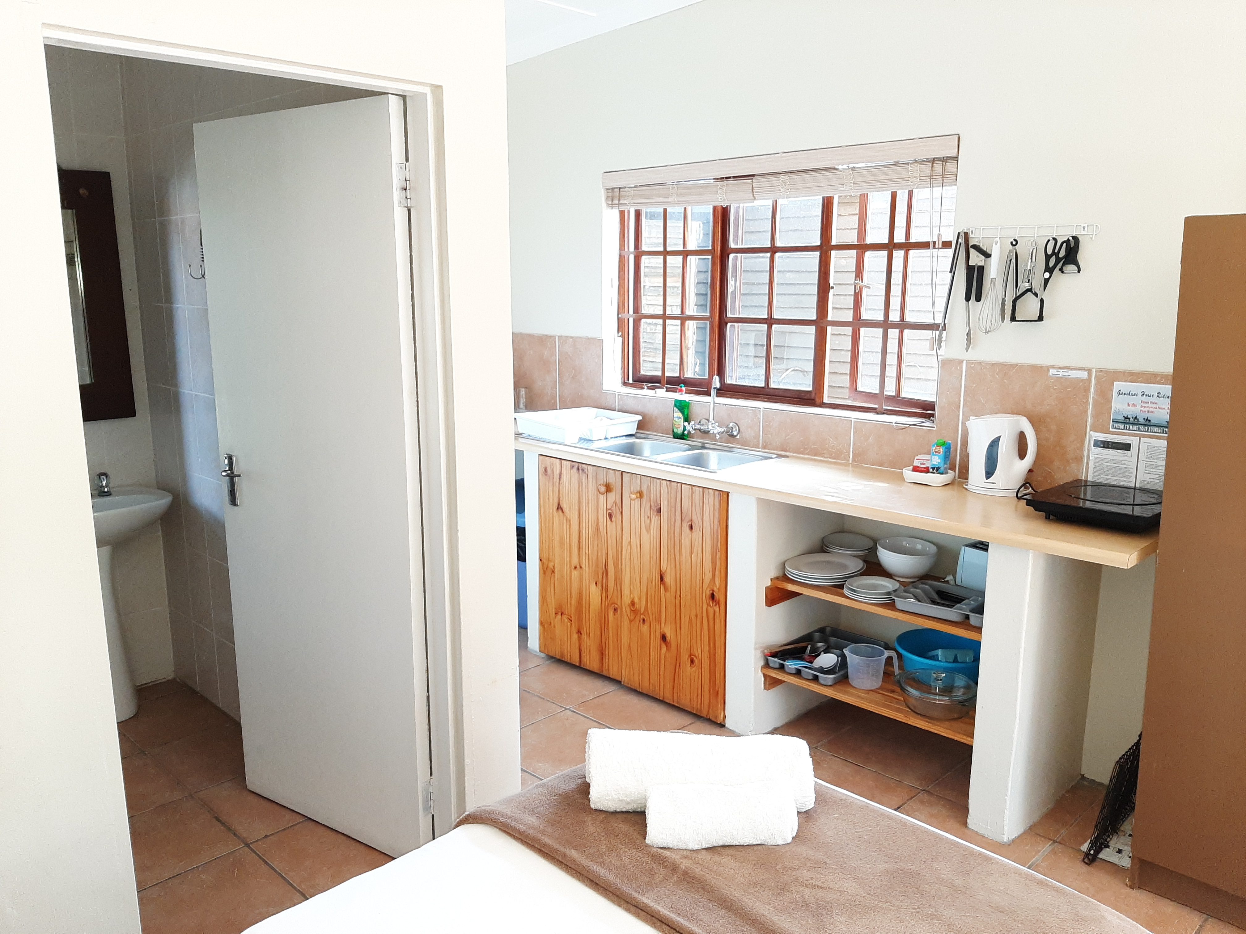 20190910_125553 Tourist Lodge Double Room Kitchenette